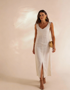 Vestido longo feminino off white decote V com bolsa de palha Amarine - moda feminina elegante