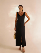 Vestido longo feminino preto decote V com bolsa dourada Amarine - moda feminina elegante
