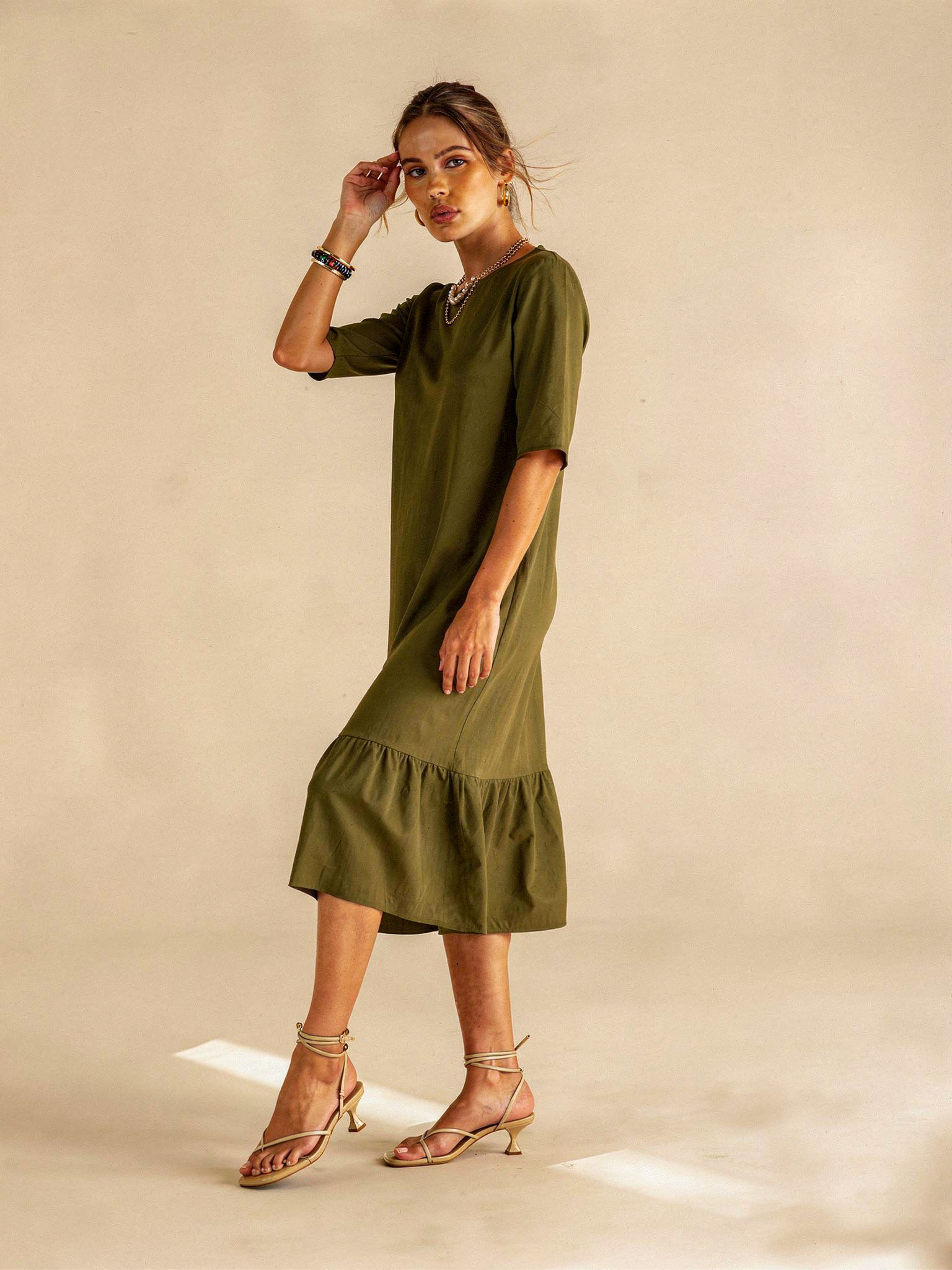 Vestido midi feminino verde militar com babado Amarine - moda feminina elegante